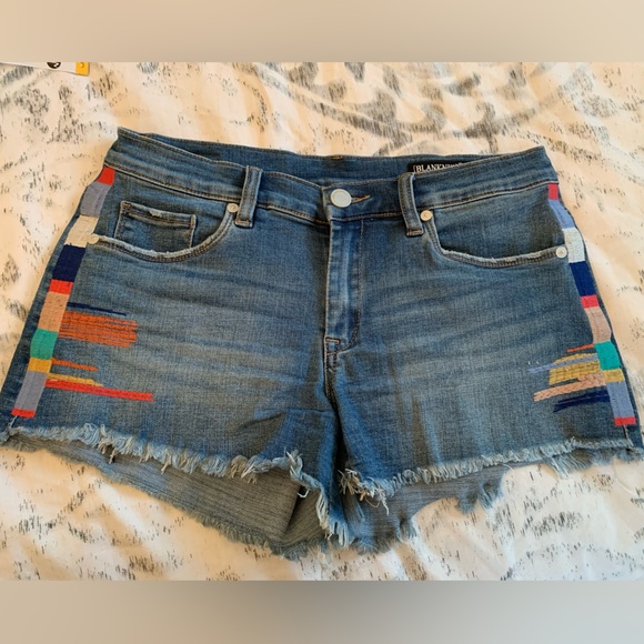 3/$20 BlankNYC The Astor jean cut off shorts accent embroidery size 27 Like new - Picture 3 of 11